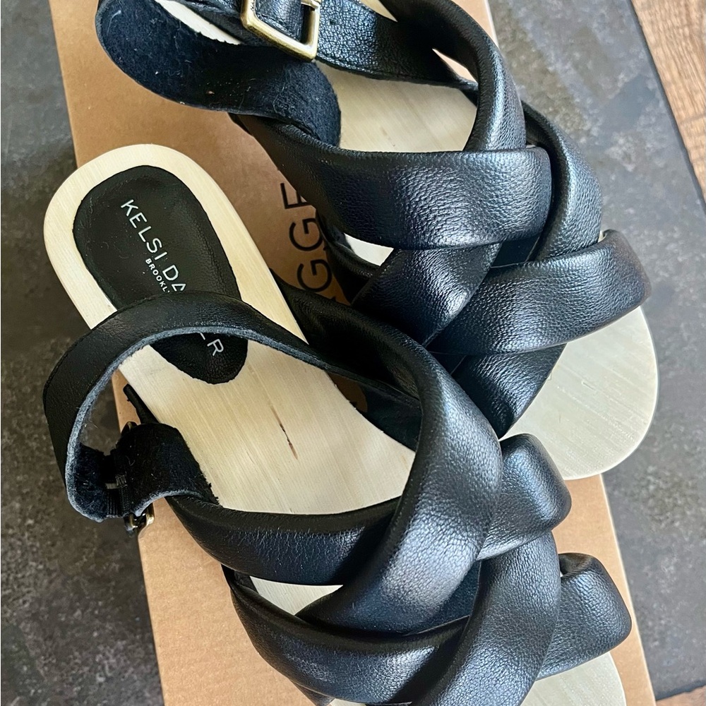 Kelsi Dagger Women's Black Woven Sandals